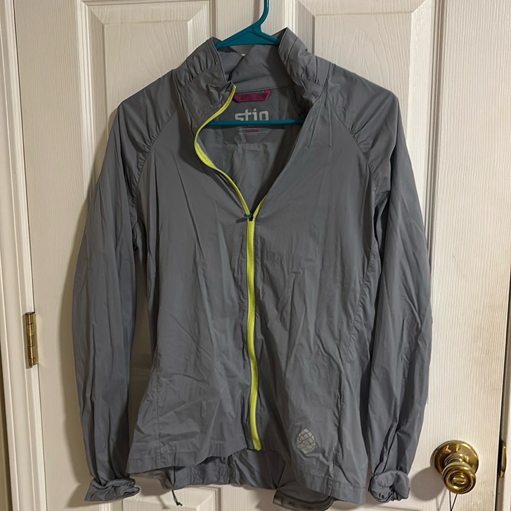 Stio Zip Up Top/Jacket That Is A Women’s Medium